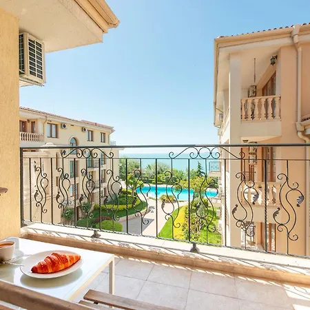 Διαμέρισμα Royal Bay *